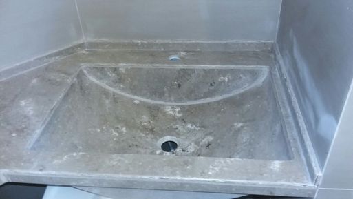 Угловая столешница для ванной из искусственного камня