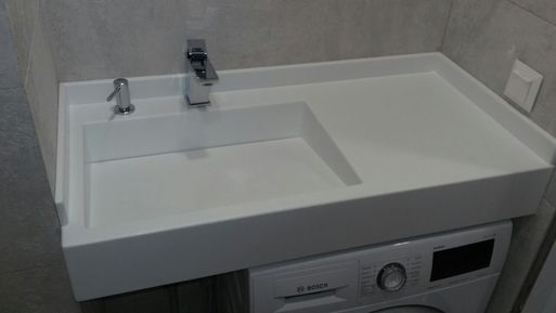 Столешница для ванной из искусственного камня под машинку
