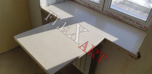 Подоконник со столом из искусственного камня